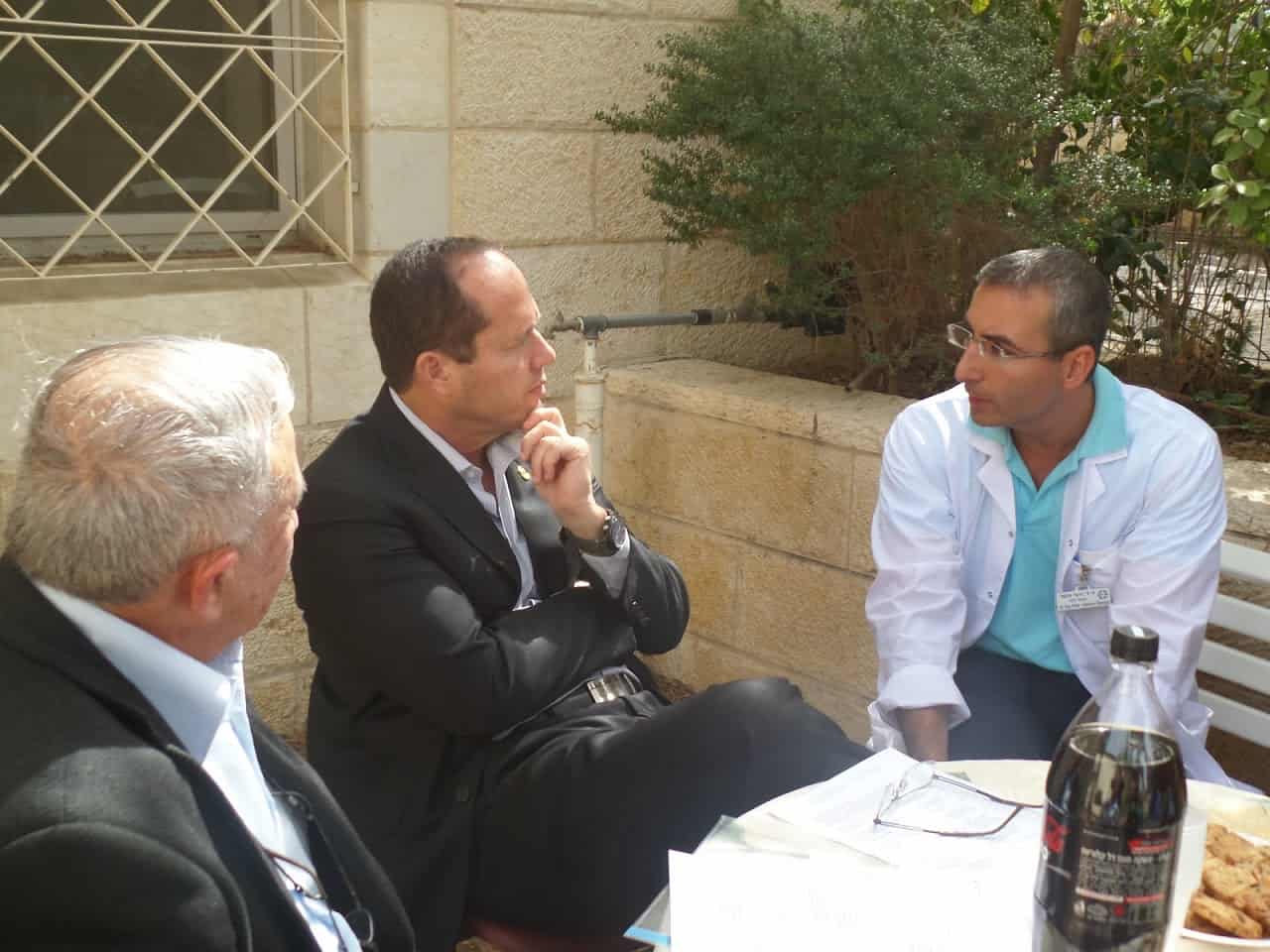 Mayor Barkat with Dr. Roy Petel discussing DVI