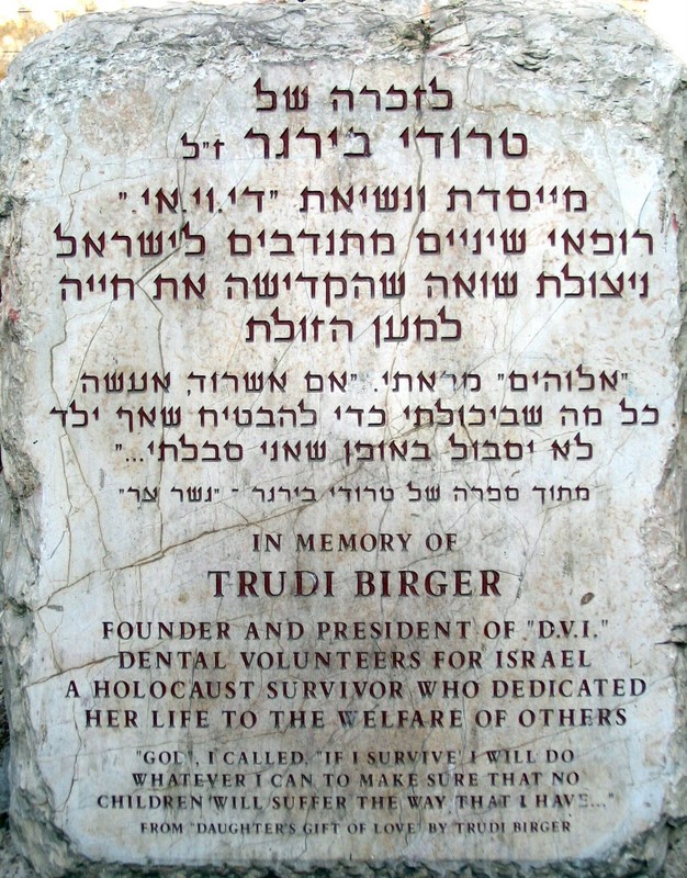 Trudi Birger, DVI - Memorial Plaque